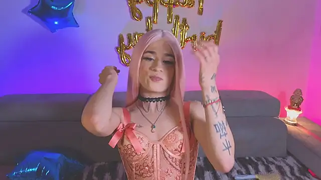 Snapshot of chloe_ember chatting on 11-28-25, 04:04 chloe ember online show from 11-28-25, 04:04