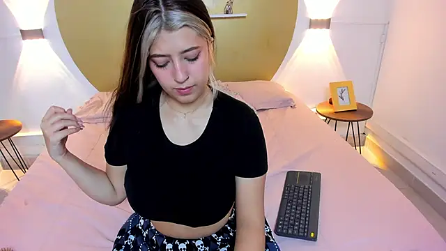 Bella  Lane online show from 12-16-25, 06:02