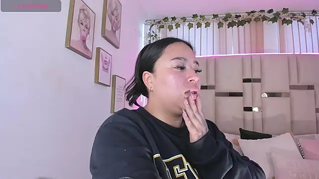 Zoey thompson online show from 11-20-25, 07:46