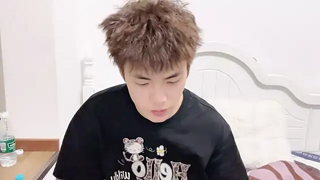 Snapshot of linger2563 chatting on 09-18-25, 01:57 linger2563 online show from 09-18-25, 01:57