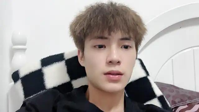 Snapshot of linger2563 chatting on 10-10-25, 02:49 linger2563 online show from 10-10-25, 02:49