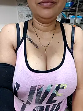 Queen Nightt online show from 09-15-25, 03:17