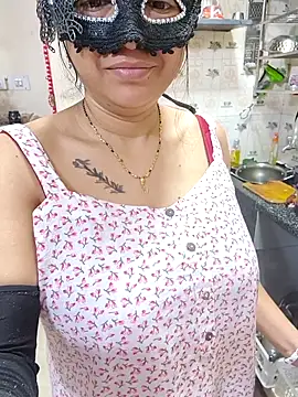 Queen Nightt online show from 03-07-26, 03:36