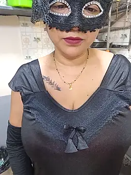 Snapshot of Queen_Nightt chatting on 04-06-26, 03:37 Queen Nightt online show from 04-06-26, 03:37