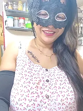 Snapshot of Queen_Nightt chatting on 06-10-26, 04:45 Queen Nightt online show from 06-10-26, 04:45
