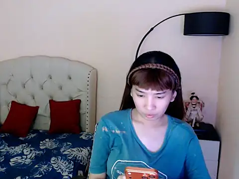 ShantalFoxxy  online show from 06-04-26, 12:05
