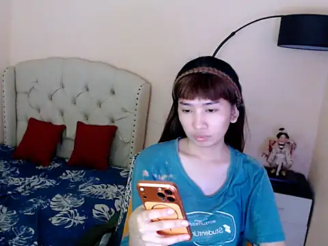 ShantalFoxxy  online show from 06-11-26, 12:32