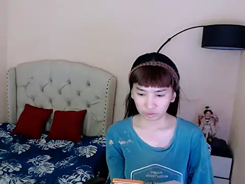 ShantalFoxxy  online show from 06-18-26, 12:22