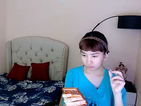 ShantalFoxxy  online show from 07-06-26, 12:18