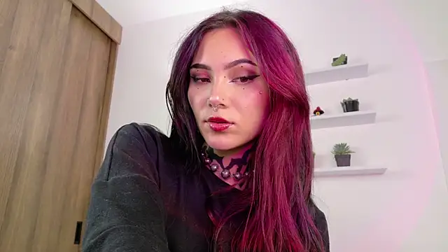 Snapshot of sara_queen10 chatting on 04-29-26, 01:59 sara queen10 online show from 04-29-26, 01:59