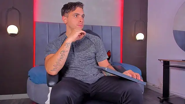 Liam walk  online show from 04-17-26, 10:24