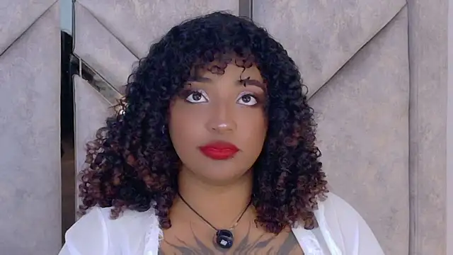 Snapshot of Cristal-Jonnes chatting on 05-02-26, 10:48 Cristal-Jonnes online show from 05-02-26, 10:48