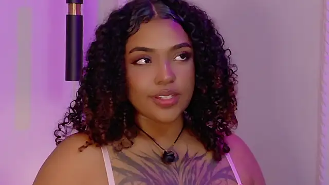 Snapshot of Cristal-Jonnes chatting on 05-19-26, 04:30 Cristal-Jonnes online show from 05-19-26, 04:30