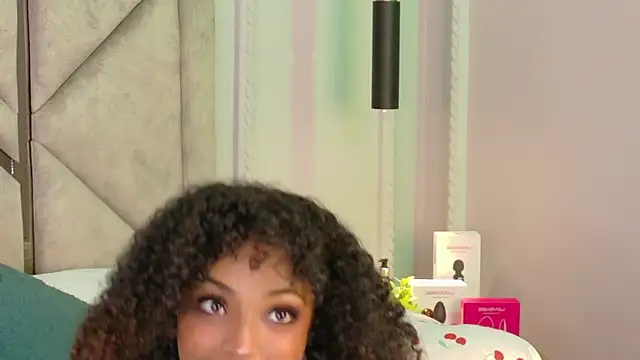 Snapshot of Cristal-Jonnes chatting on 07-05-26, 09:55 Cristal-Jonnes online show from 07-05-26, 09:55