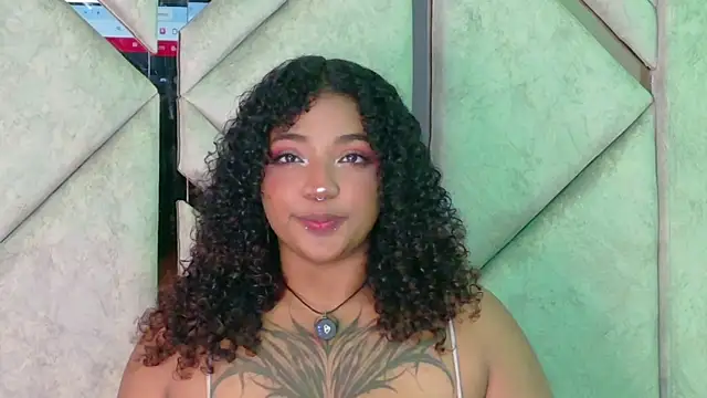 Snapshot of Cristal-Jonnes chatting on 07-18-26, 04:49 Cristal-Jonnes online show from 07-18-26, 04:49
