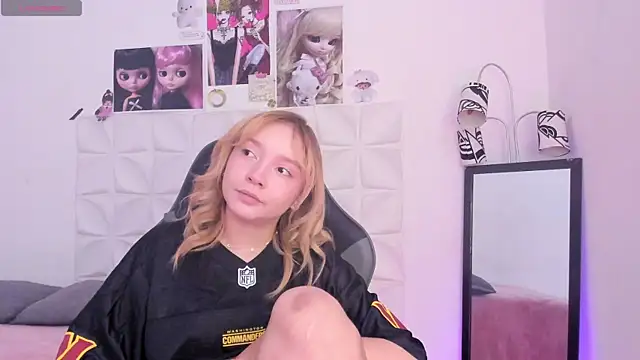 JuliethMoss online show from 11-14-25, 08:18