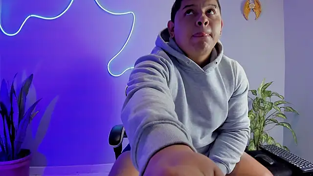 Snapshot of Maximus_Steel chatting on 10-02-25, 10:55 Maximus Steel online show from 10-02-25, 10:55