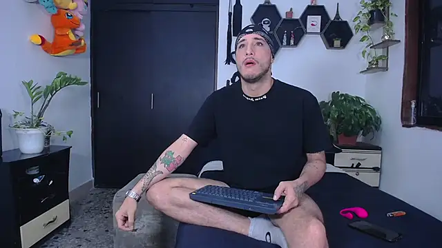 Borsalino Adam online show from 10-19-25, 06:08