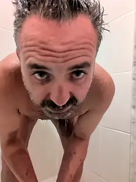 Snapshot of cloudymatt chatting on 09-09-25, 01:54 cloudymatt online show from 09-09-25, 01:54