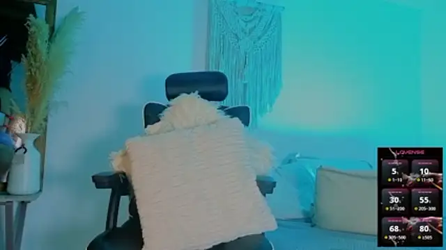Snapshot of Alice-Benette chatting on 05-06-26, 01:14 Alice-Benette online show from 05-06-26, 01:14