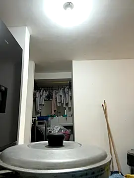 Valen1800 online show from 11-20-25, 01:11