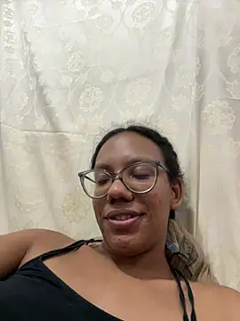 Snapshot of Valen1800 chatting on 07-04-26, 01:45 Valen1800 online show from 07-04-26, 01:45