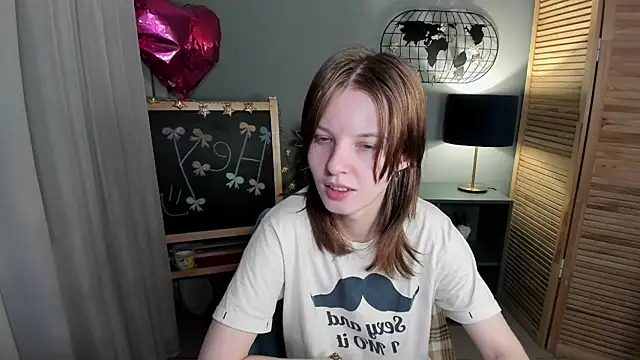 Snapshot of Madelaineses chatting on 11-09-25, 09:07 Madelaineses online show from 11-09-25, 09:07