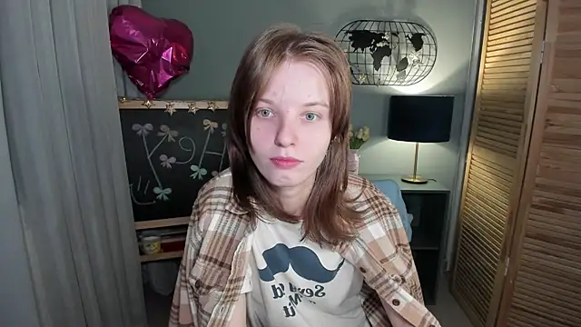 Snapshot of Madelaineses chatting on 11-11-25, 10:48 Madelaineses online show from 11-11-25, 10:48