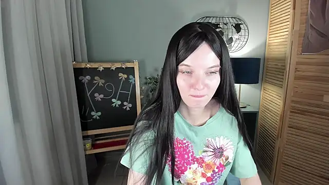 Snapshot of Madelaineses chatting on 11-30-25, 08:40 Madelaineses online show from 11-30-25, 08:40