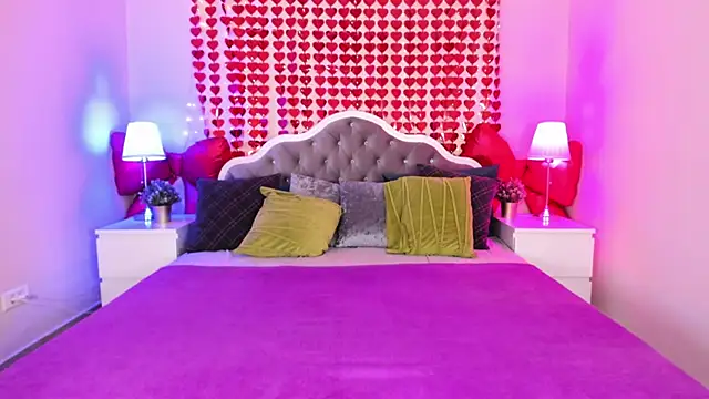 Snapshot of Madelaineses chatting on 02-18-26, 09:05 Madelaineses online show from 02-18-26, 09:05