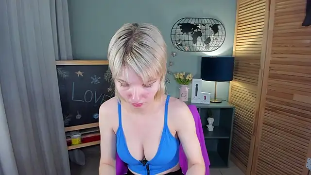 Snapshot of Madelaineses chatting on 02-26-26, 08:57 Madelaineses online show from 02-26-26, 08:57