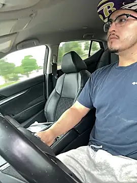 Snapshot of Dwizzlerperizzlee chatting on 04-14-26, 02:56 Dwizzlerperizzlee online show from 04-14-26, 02:56