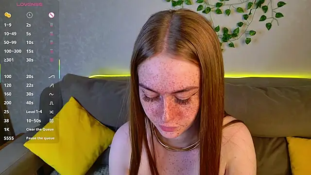 Roxy Sunnny online show from 11-28-25, 09:23