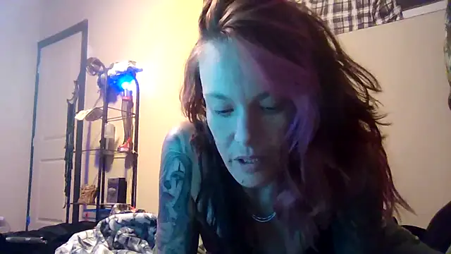 Snapshot of bratlipss chatting on 09-13-25, 02:11 bratlipss online show from 09-13-25, 02:11