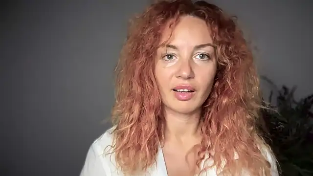 Reddgiirl online show from 10-18-25, 05:21