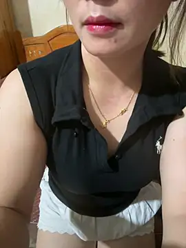 Snapshot of Moan_Mary chatting on 06-25-26, 02:32 Moan Mary online show from 06-25-26, 02:32