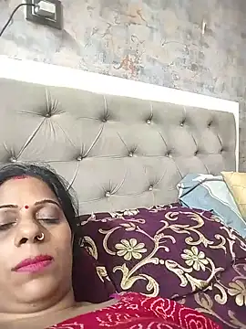 Snapshot of Soniya_Roy chatting on 07-17-26, 10:00 Soniya Roy online show from 07-17-26, 10:00