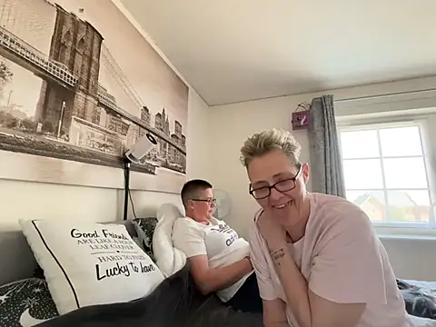 Curvy-Jinx online show from 04-22-26, 09:44