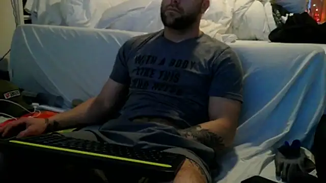 Luv2SuckBWC92 online show from 10-24-25, 12:08