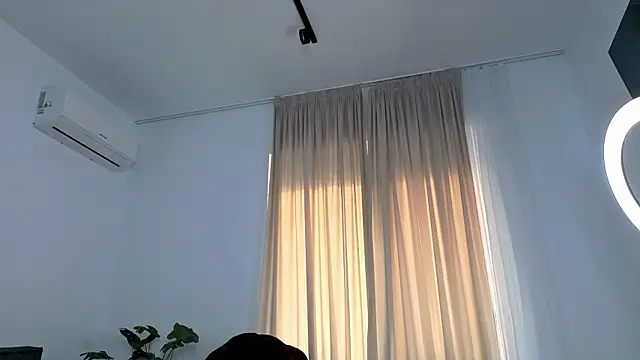 Snapshot of EmaHallee chatting on 07-09-26, 03:43 EmaHallee online show from 07-09-26, 03:43