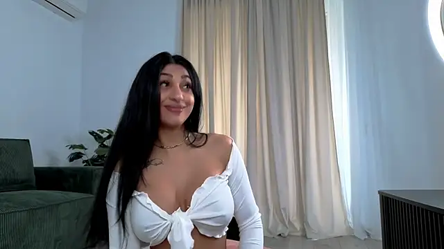 Snapshot of EmaHallee chatting on 07-21-26, 04:37 EmaHallee online show from 07-21-26, 04:37