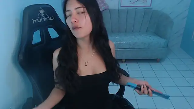 victoria hernandez t  online show from 04-18-26, 01:04