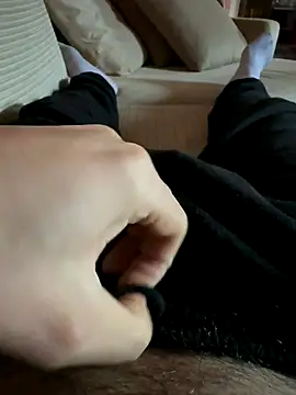 Snapshot of Qualepass chatting on 10-27-25, 02:10 Qualepass online show from 10-27-25, 02:10