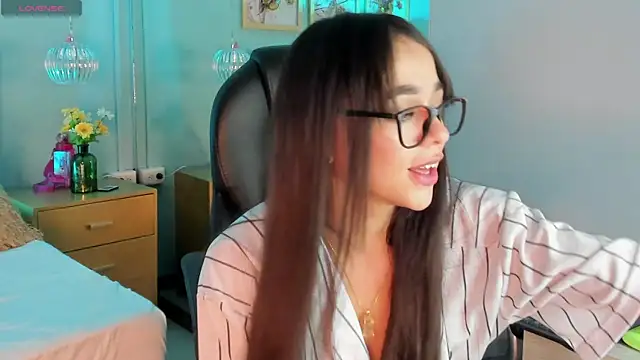 TifannyWolf  online show from 11-11-25, 04:23