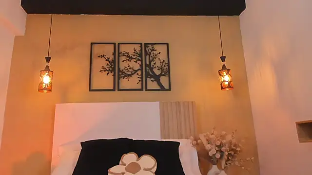 Camila Bustamante online show from 10-09-25, 02:15