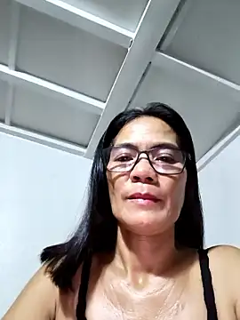 Snapshot of ImYourWoman_55 chatting on 05-15-26, 09:22 ImYourWoman 55 online show from 05-15-26, 09:22
