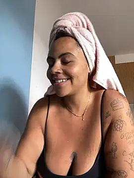 Chloe Leaozinho online show from 10-29-25, 06:53