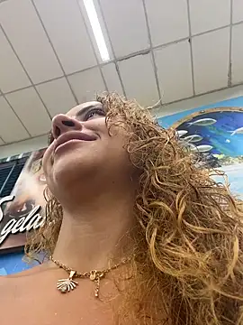 Chloe Leaozinho online show from 02-15-26, 04:25