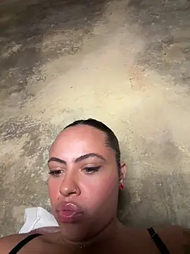 Chloe Leaozinho online show from 05-22-26, 01:46