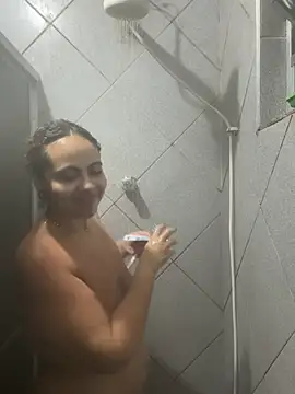 Chloe Leaozinho online show from 05-27-26, 02:08